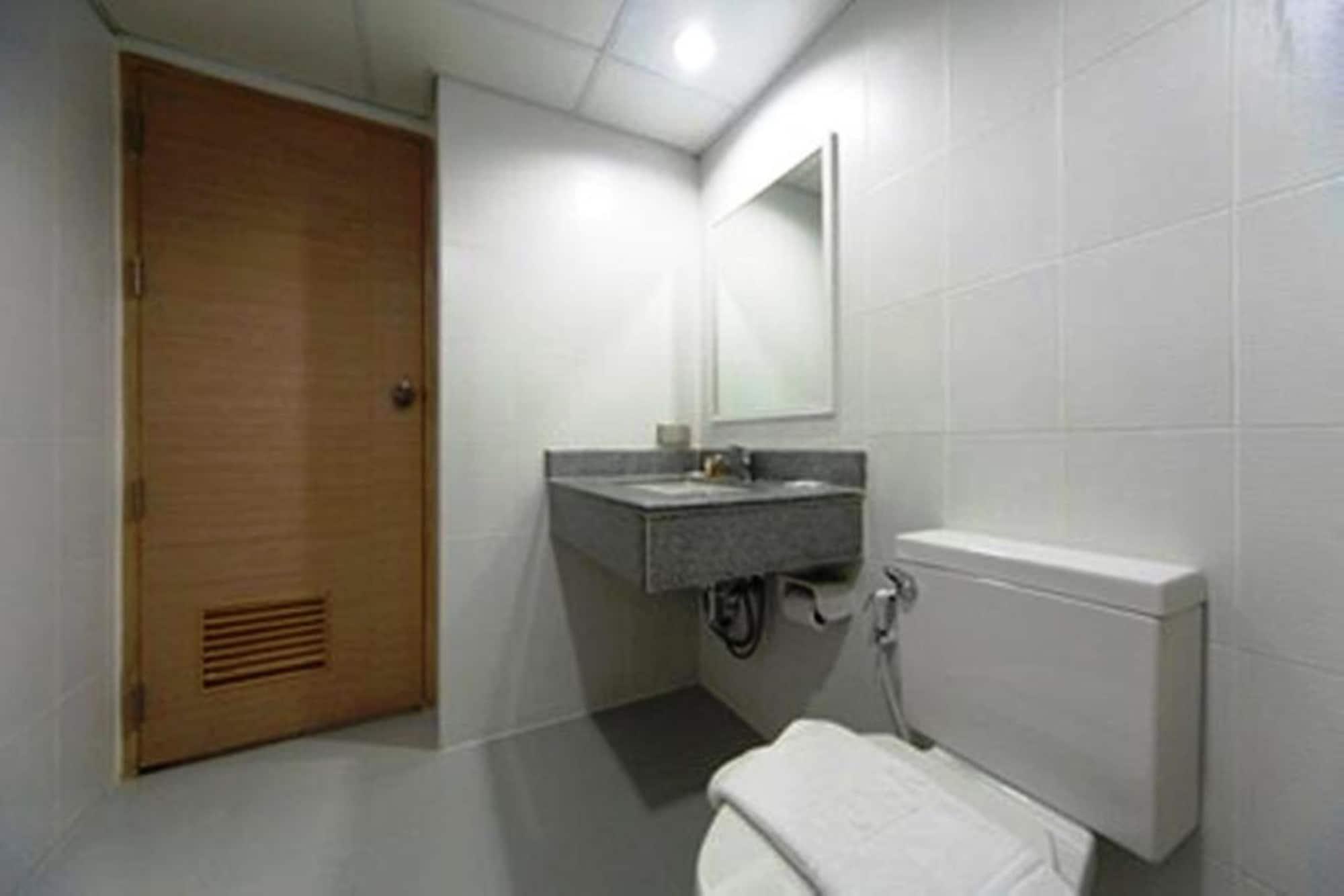 Gateway Hotel Pratunam Bangkok Exterior photo